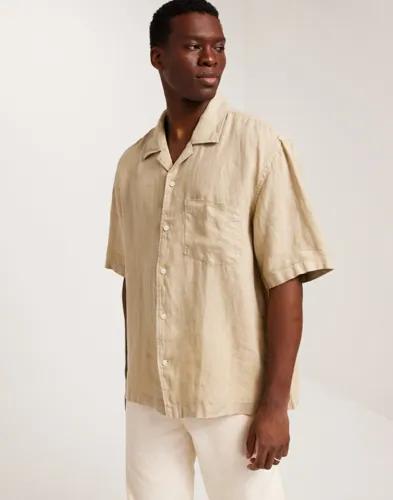 Gant Rel Gmnt Dyed Linen Ss Shirt Kortärmade skjortor Beige