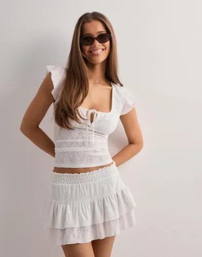 Nelly - Vit - Broderie Anglaise Frill Skirt 