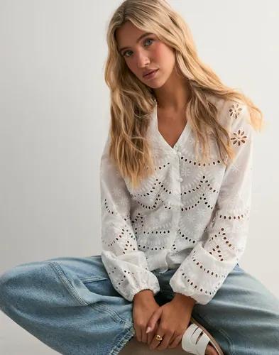 Only - Vit - Onlbine Lalisa Ls V-Neck Emb Top Wv 