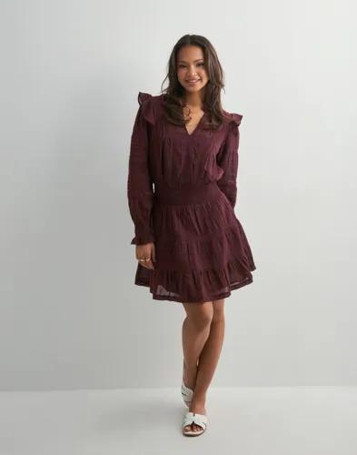 Neo Noir - Röd - Aran S Voile Dress