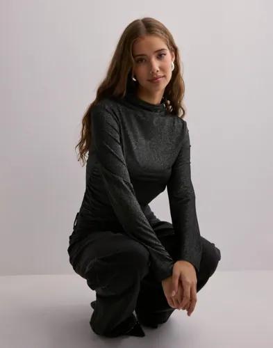 Pieces - Svart - Pcmonica Ls Glitter Ruching Top Noo 