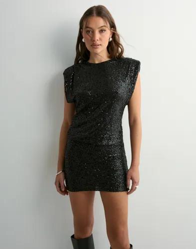 Nelly - Svart - Sharp Shoulder Sequin Dress