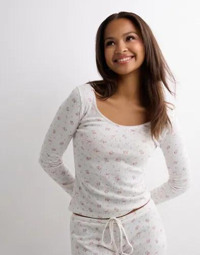 Nelly - Vit - Cute Print LS Top 