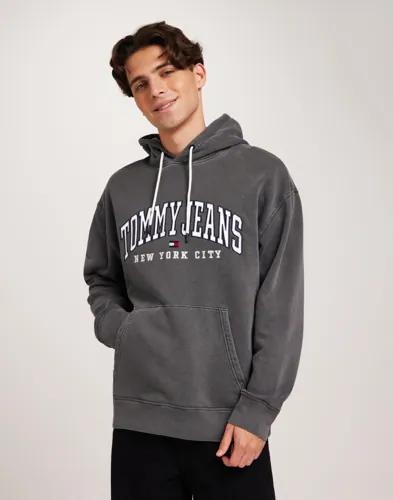 Tommy Jeans Tjm Rlx Gd Varsity Hoodie Hoodies Svart 
