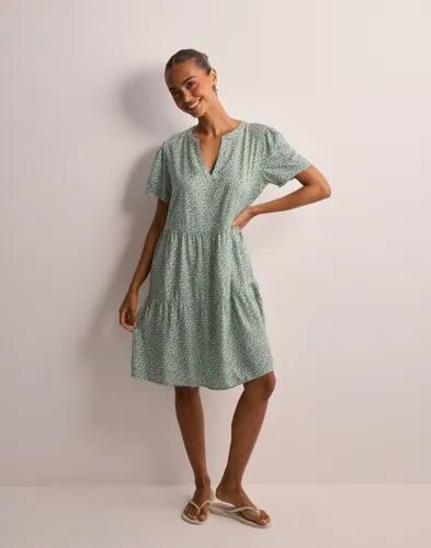 Only - Grön - Onlzally Life S/S Thea Dress Noos P 