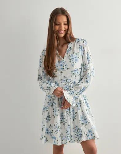 Neo Noir - Blommig - Miller Floral Dream Dress 