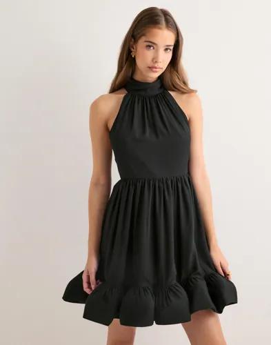 Malina - Svart - Fern Halterneck Ruffled Mini Dress 