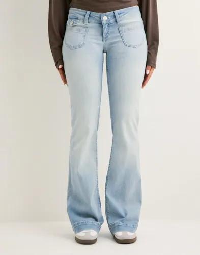 Nelly - Blå - Super Low Heart Pocket Bootcut Jeans 