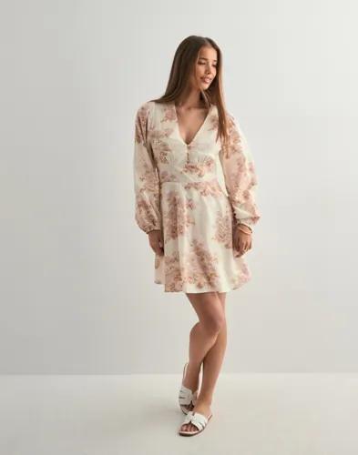 Neo Noir - Blommig - Milly Emb Rose Dress 