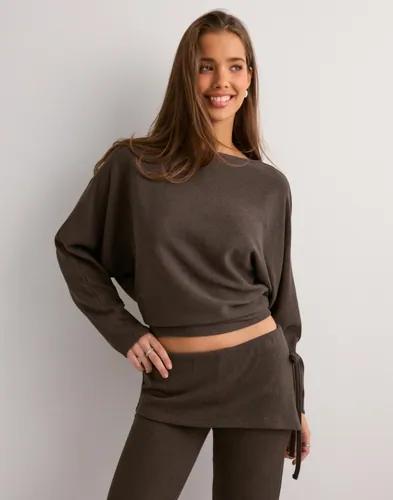 Nelly - Brun - Effortless Knit LS Sweater 