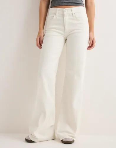 Nelly - Vit - Loose Flare Jeans 