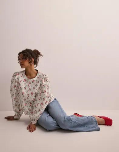 Pieces - Blommig - Pcminna Ls Back Button Top Pa 