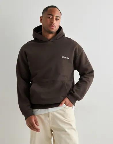 Que Sera Sera Virgil Hoodie Hoodies Brun 