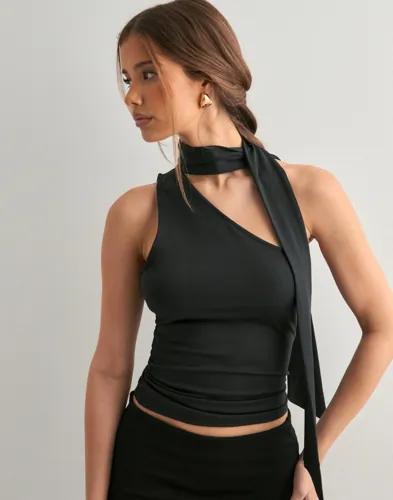 Nelly - Svart - One Shoulder Scarf Top 