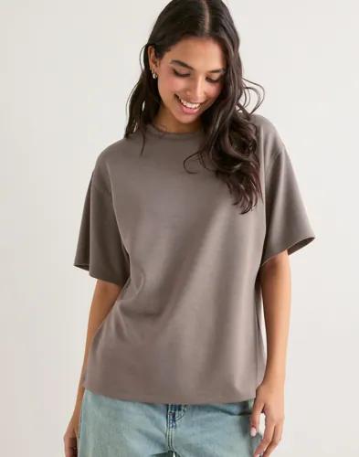 Nelly - Brun - Luxury Oversized Tee 