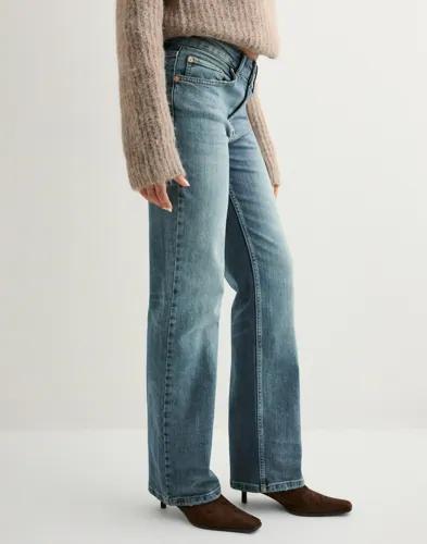 Nelly - Blå - Perfect Straight Jeans