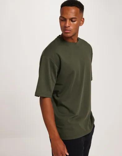 Selected Men Slhlooseoscar Ss O-Neck Tee Noos Oversized t-shirts Grön