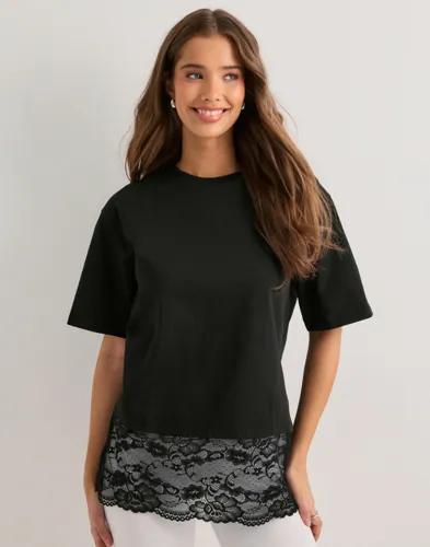 Nelly - Svart - Lace Detail Tee
