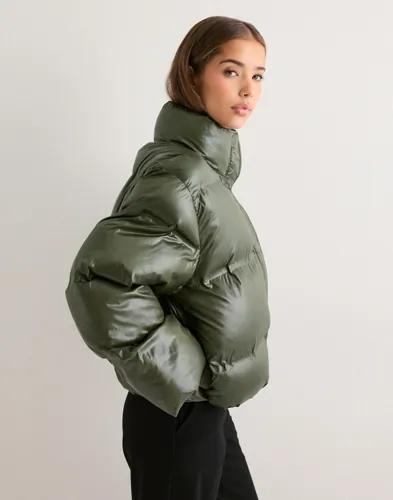Neo Noir - Grön - Rhea Shiny Puffer Jacket 