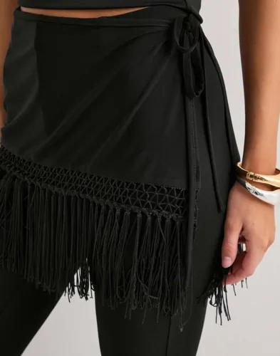 Nelly - Svart - Fringe Tie Mini Skirt 