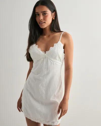 Only - Vit - Onllocea Strap Emb Detail Dress Wvn 