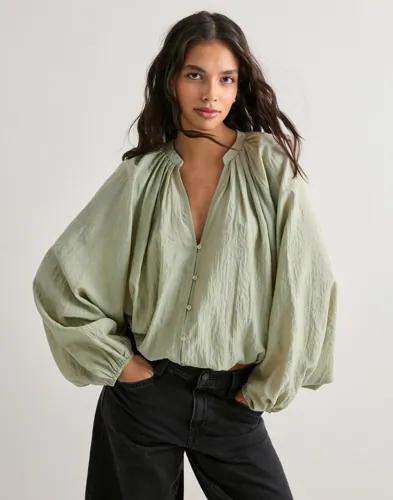 Nelly - Grön - Button Blouson Blouse 