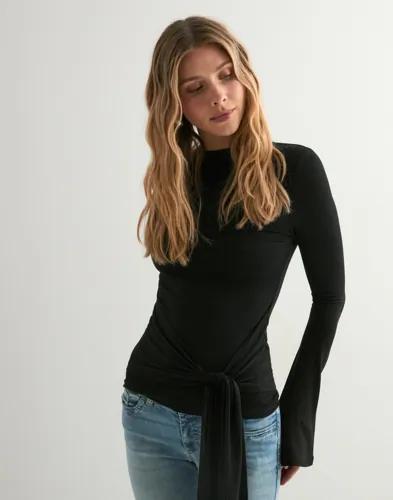 Nelly - Svart - Drape Tie LS Top 
