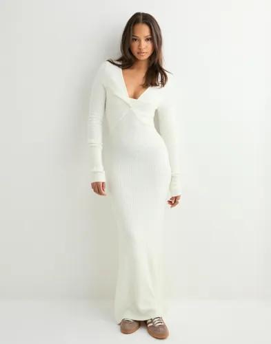 Nelly - Vit - Long Twist Knit Dress