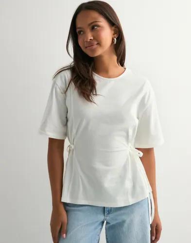 Nelly - Vit - Tie Waist Tee 