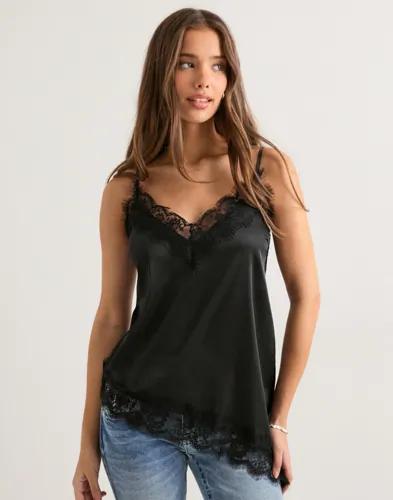 Pieces - Svart - Pcnomi Strap Satin Lace Top Wvn D2D