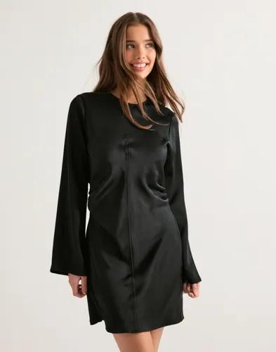 Neo Noir - Svart - Jumari Heavy Sateen Dress 