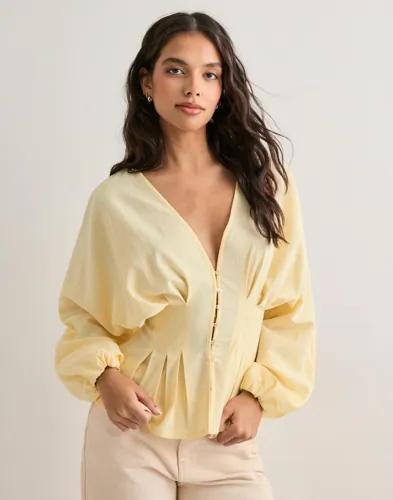 Nelly - Gul - Button Pleat Blouse 