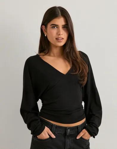 Nelly - Svart - Soft Plunge LS Top 