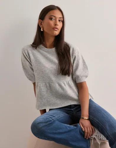Nelly - Grå - Peplum Knit Top