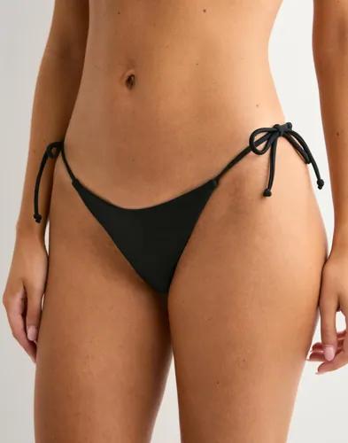 Nelly - Svart - Flavour Straight Bikini Panty 