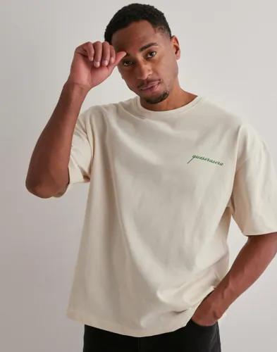 Que Sera Sera Boxy Store Tee T-shirts med tryck Vit 