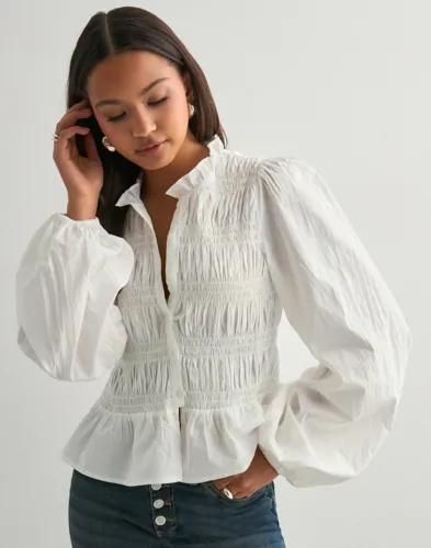 Nelly - Vit - Flirty Smock Blouse 