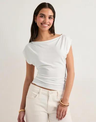Nelly - Vit - Ultra Soft Shoulder Top 