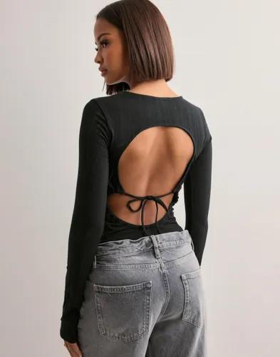 Nelly - Svart - Gorgeous Back Focus Top 
