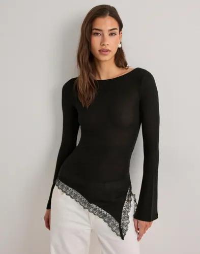 Nelly - Svart - Soft Asymmetric Lace LS Top 