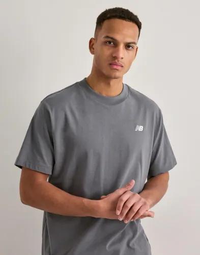 New Balance New Balance Small Logo T-Shirt Kortärmade t-shirts Grå