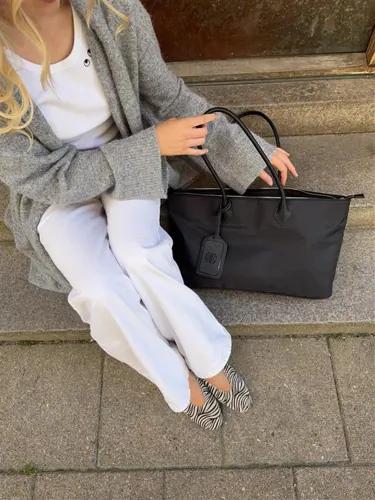 Nelly - Svart - The Nylon Shopper