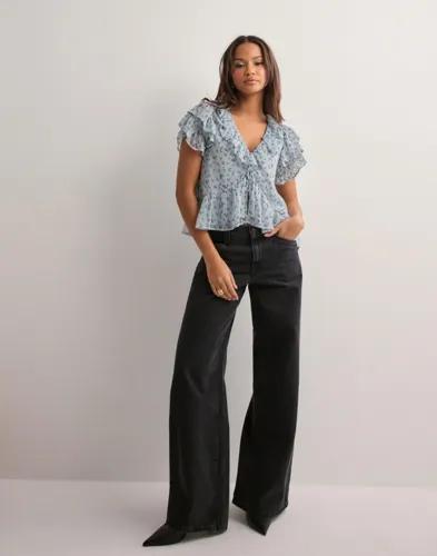 Nelly - Blommig - Dreamy Flounce Blouse