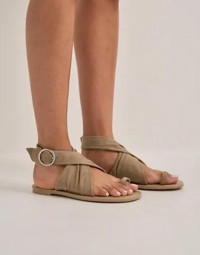 Nelly - Beige - Scrunch Boho Flat 