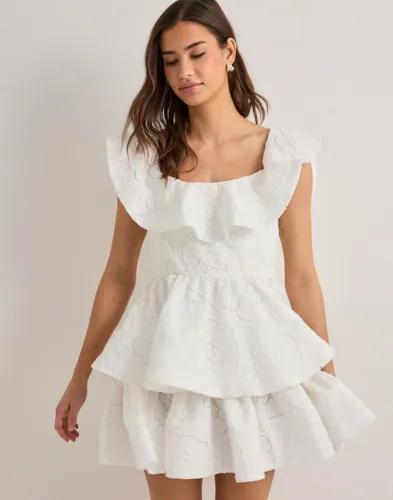 Malina - Vit - Tracy Off Shoulder Lace Mini Dress 