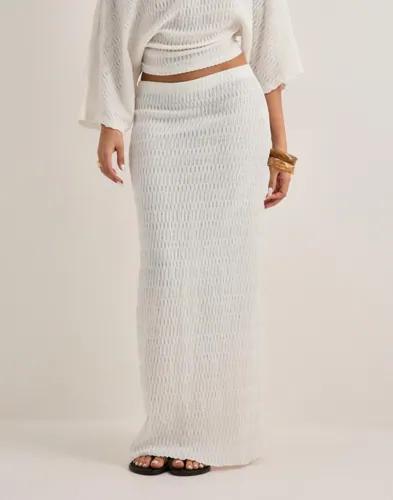 Nelly - Vit - Elegant Structure Maxi Skirt