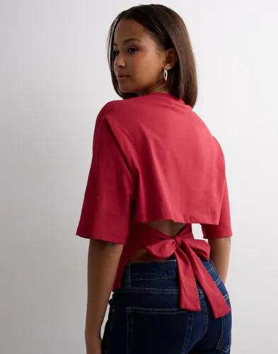 Nelly - Röd - Open Back Tie Tee 