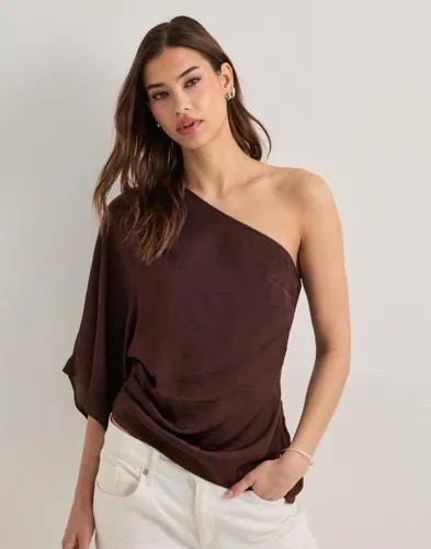 Nelly - Brun - Asymmetric Short Sleeve Top 