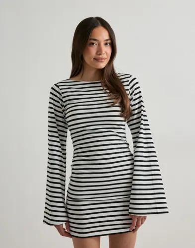 Nelly - Rutigt/Randigt - Stripe Wide Sleeve Dress