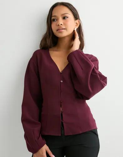 Nelly - Röd - Shaped Button Blouse 